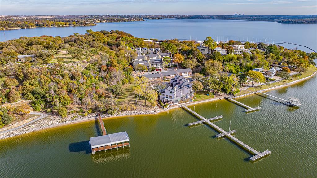 Chart House Condo The - Residential