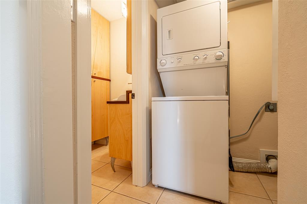 Chart House Condo The - Residential