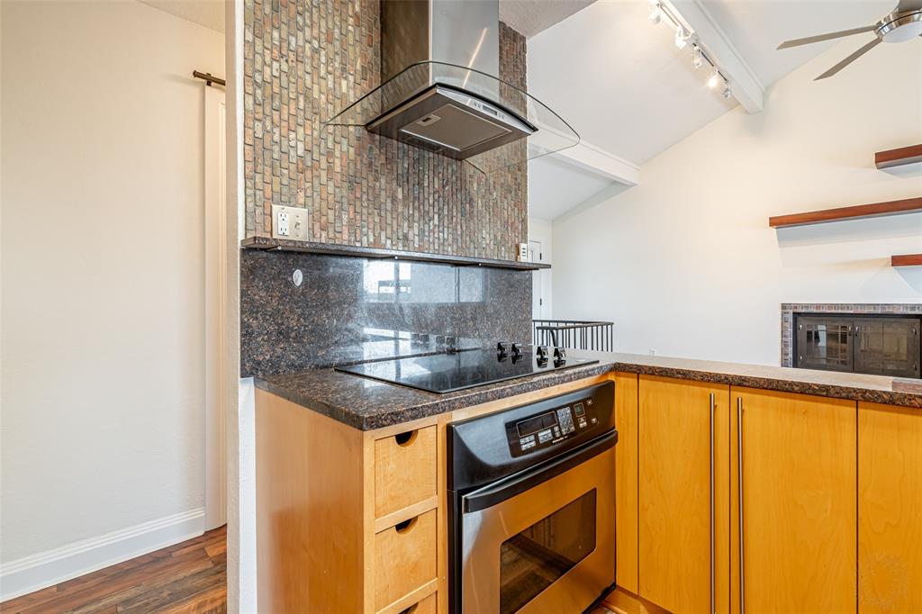 Chart House Condo The - Residential