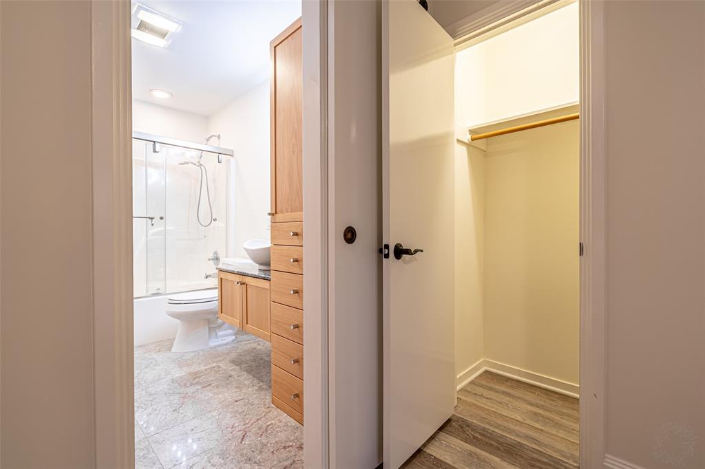 Chart House Condo The - Residential