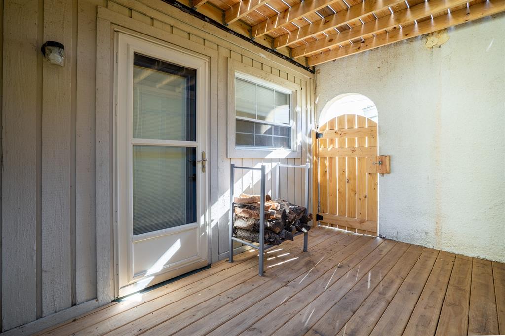 Chart House Condo The - Residential