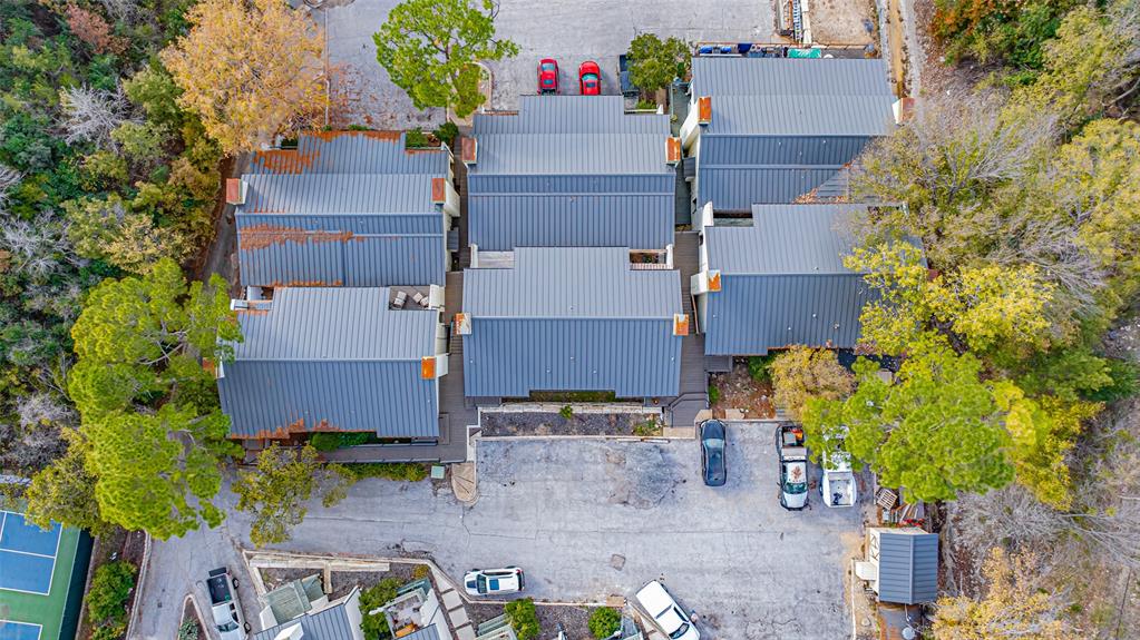 Chart House Condo The - Residential