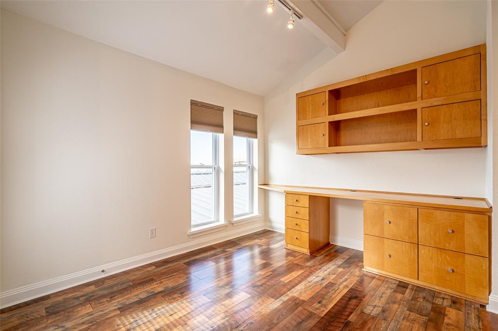 Chart House Condo The - Residential