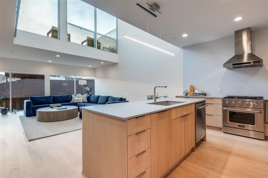 This New York-esque condo townhome is a striking example of modern, architect-driven residential design by Joshua Nimmo. The multi-story unit mixes dramatic vertical space, abundant natural light with city views throughout, and open concept living to create an entertainment-focused home. With high-end finishes, woodwork, and a sleek kitchen, it’s clearly built for both style and function. Its location in East Dallas (Belmont Park) near Knox Henderson, Uptown and SMU, plus gated parking, further underscores its appeal for someone wanting contemporary urban living. With Fisher and Paykel appliances, paneled wood cabinetry, and automatic shades throughout the unit, this condo townhome boasts a level of luxury rarely seen for this price.