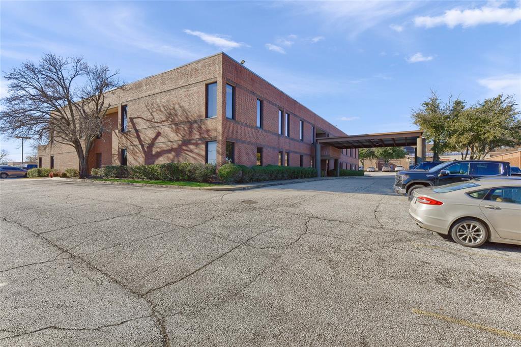 425 N Highland 210