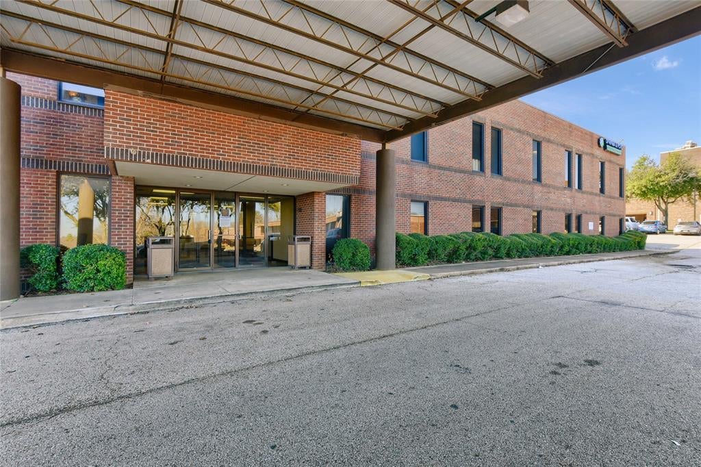 Photo 1 of 23 — 425 N Highland 210, Sherman, TX 75092