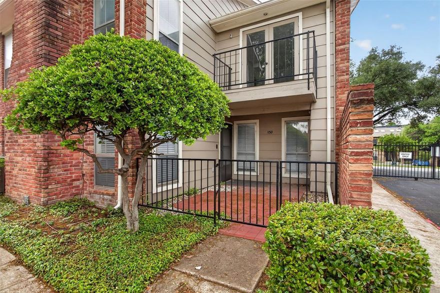 Spacious and updated end-unit condo in a prime Dallas location, offering comfort, style, and convenience. This bright home features updated laminate floors downstairs and new carpet upstairs, creating a fresh and modern feel throughout. The kitchen is equipped with sleek granite countertops and stainless steel appliances, providing ample space for cooking and entertaining. The end-unit location allows for extra natural light, enhancing the open and airy atmosphere. The living area flows effortlessly into the dining and kitchen spaces, perfect for gatherings or quiet evenings at home. Both bedrooms offer generous closet space, and the bathrooms are modern and well-maintained, adding to the home’s appeal. Ideally situated near popular walking and biking trails, the condo is perfect for those who love an active lifestyle. It’s also close to shopping, dining, and entertainment options, giving you everything you need just minutes away. With quick access to Highway 75, commuting to downtown Dallas and other key areas is a breeze. This condo provides a perfect mix of modern updates, functional design, and an unbeatable location, making it an excellent choice for buyers seeking comfort and convenience. Move-in ready and meticulously maintained, it’s ideal for first-time buyers, those looking to downsize, or anyone seeking a stylish, updated home.