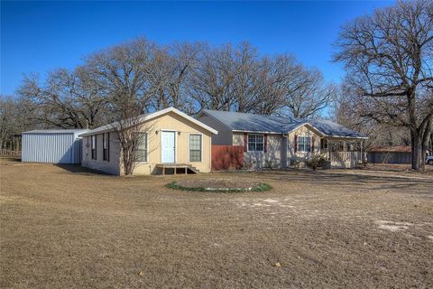 Photo of 2822 County Road 3514, Greenville, TX 75402 (MLS # 21164214)