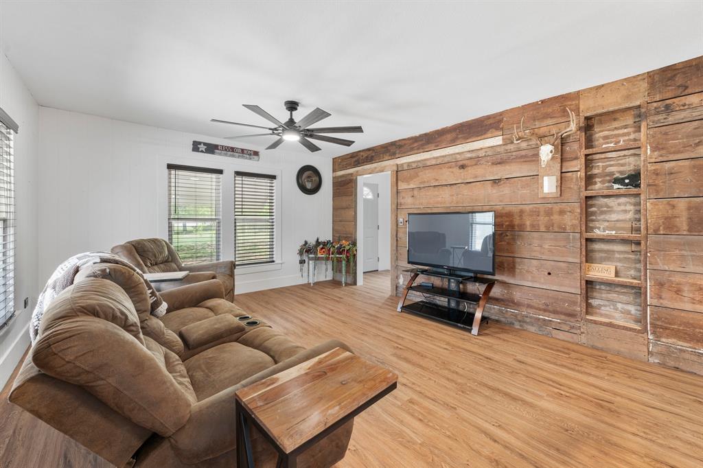 4820 N Highway 281