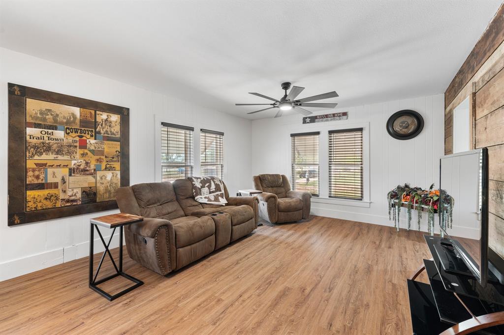 4820 N Highway 281