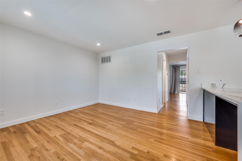 4616 W Lovers Lane 208