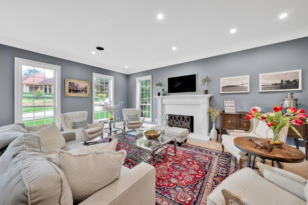 1431 Travis Circle N