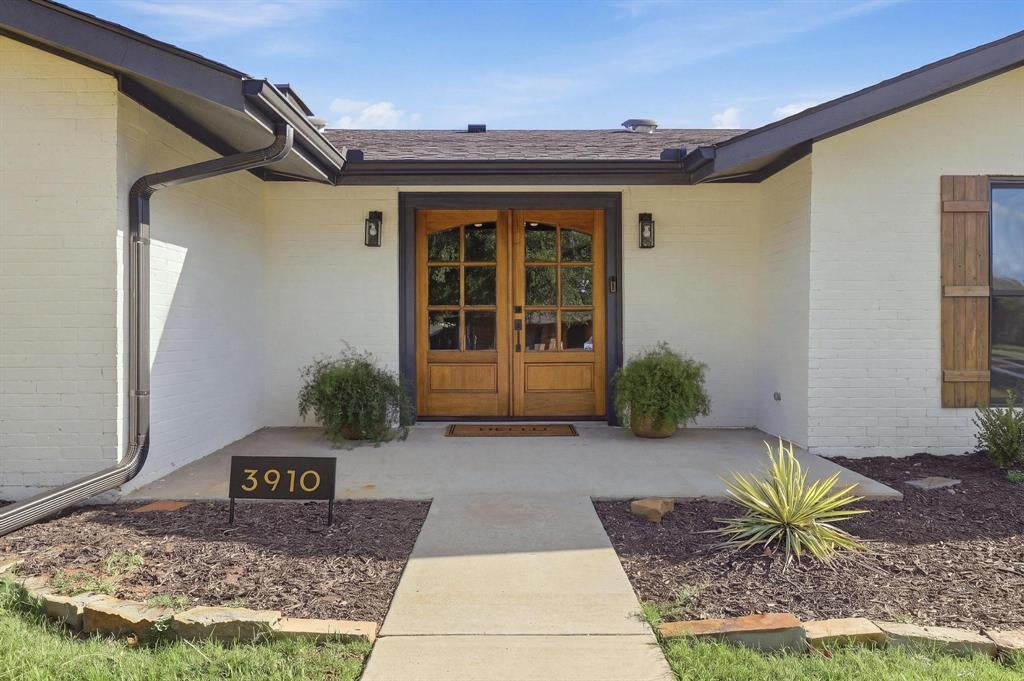 3910 Miranda Drive
