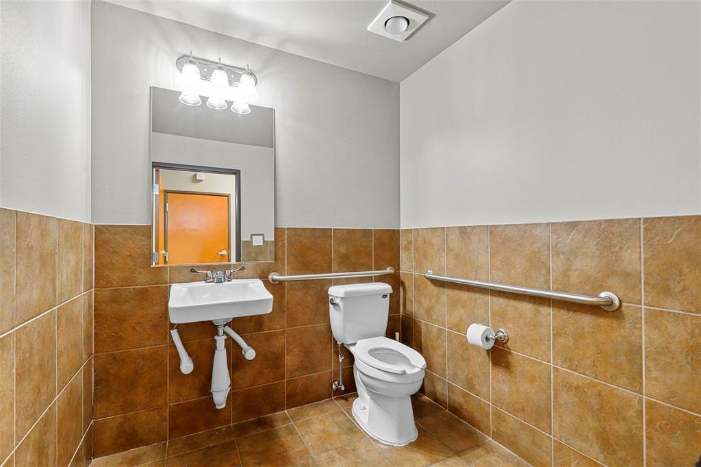 Johnson Street Plaza - Commercial Lease