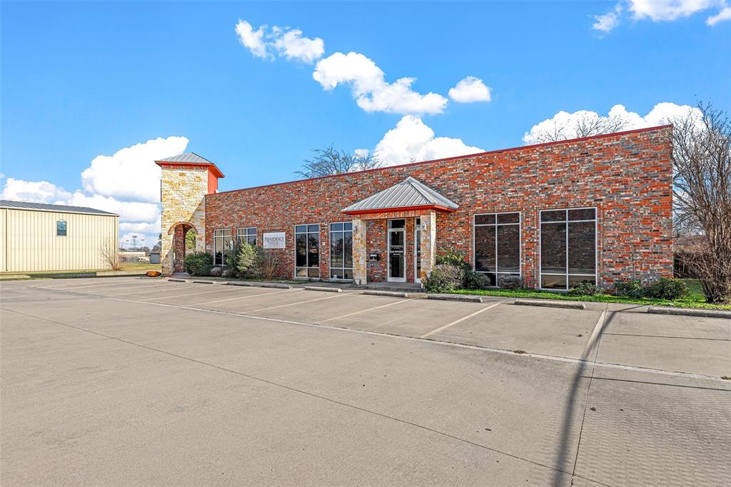 Johnson Street Plaza - Commercial Lease