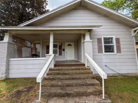 Photo of 114 E Hull Street, Denison, TX 75021 (MLS # 21228289)