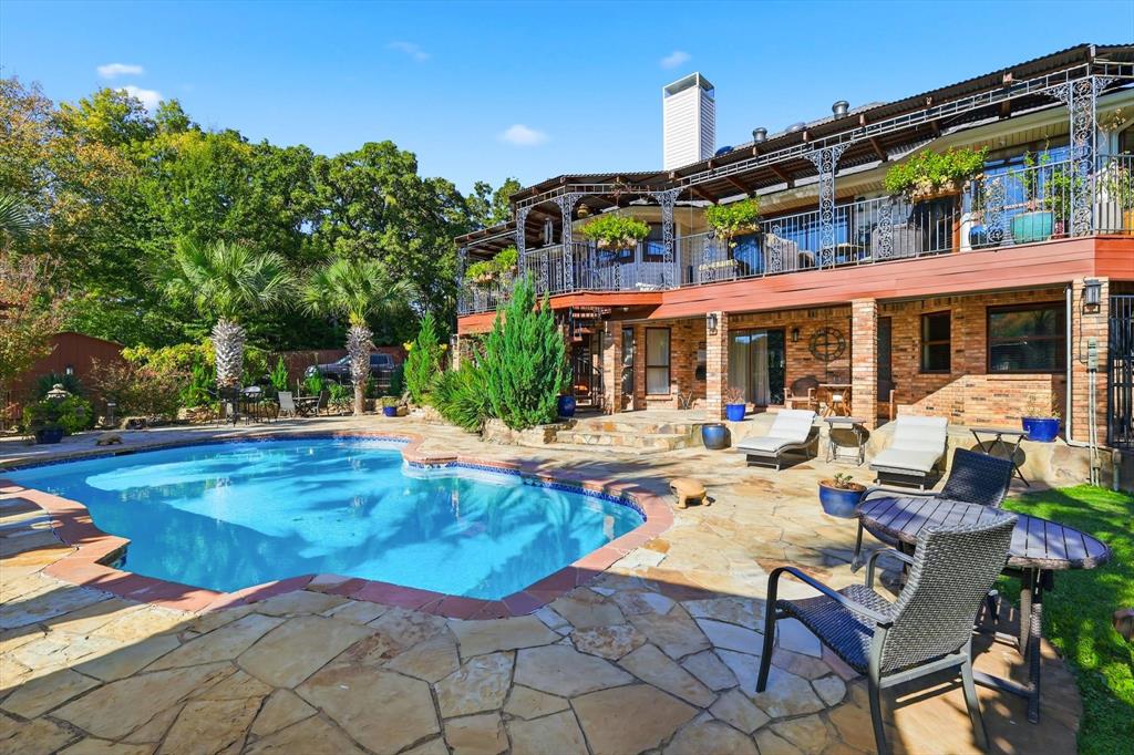 2910 Lakeshore Court