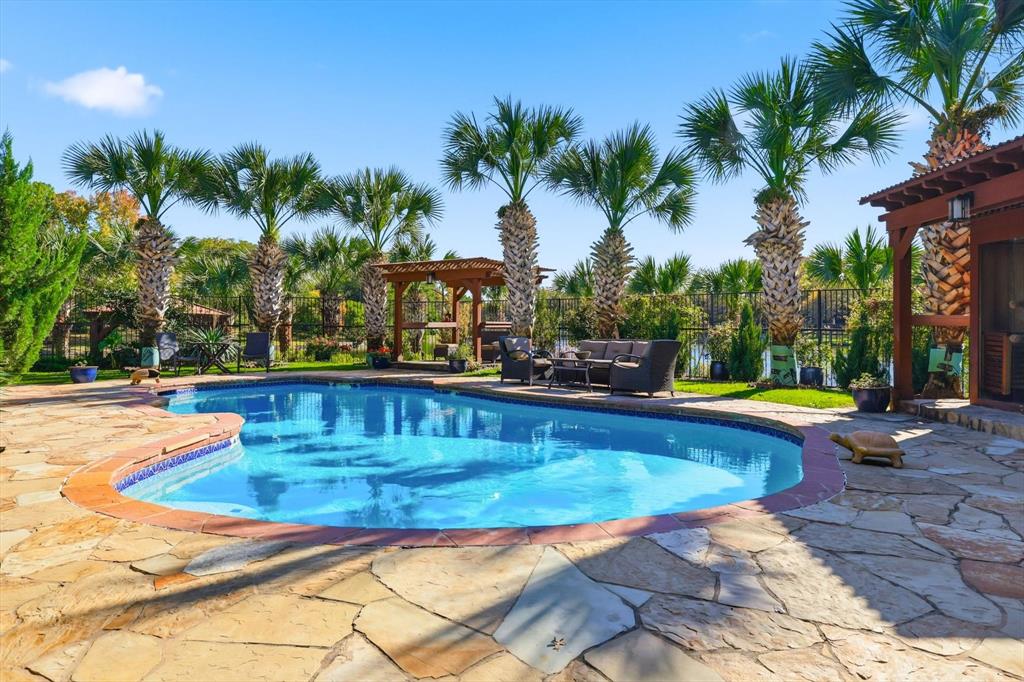 2910 Lakeshore Court