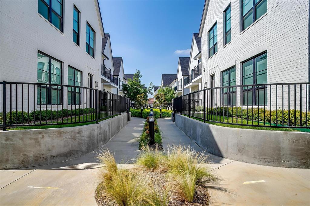 Main 7 Twnhm Add - Residential