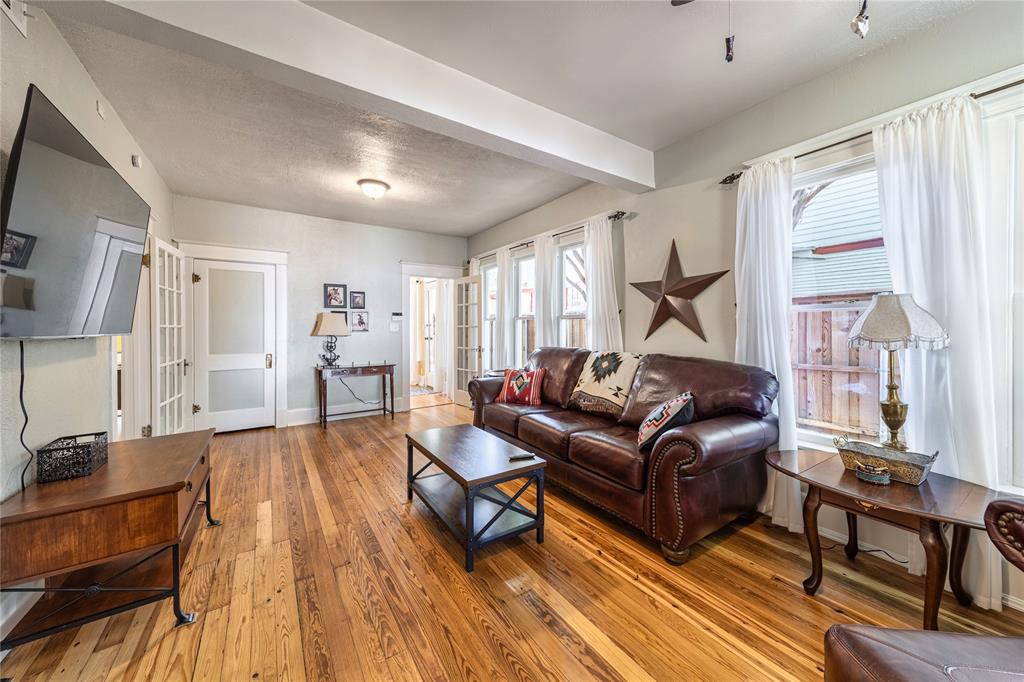 Winnetka Heights - Residential Lease