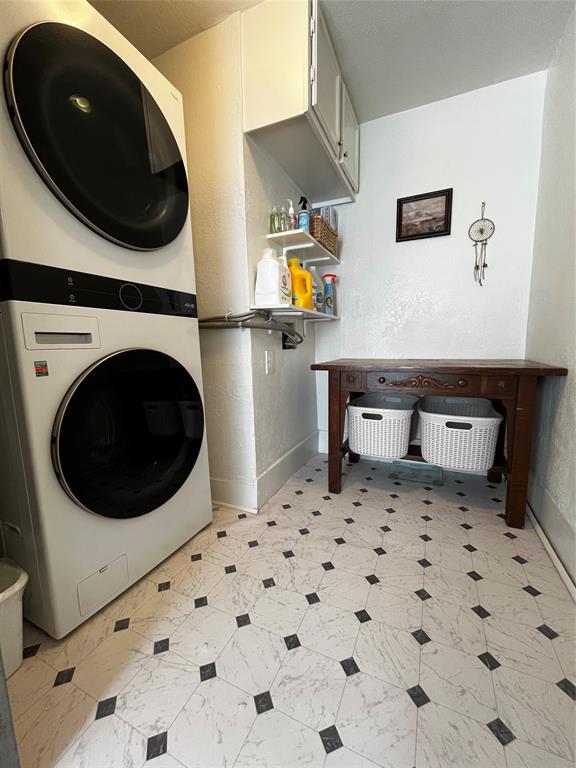 Winnetka Heights - Residential Lease