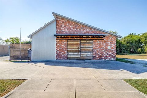 5148 Vickery Loop E Benbrook TX 76116