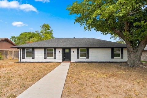 Photo of 3413 Sherrye Drive, Plano, TX 75074 (MLS # 21384324)