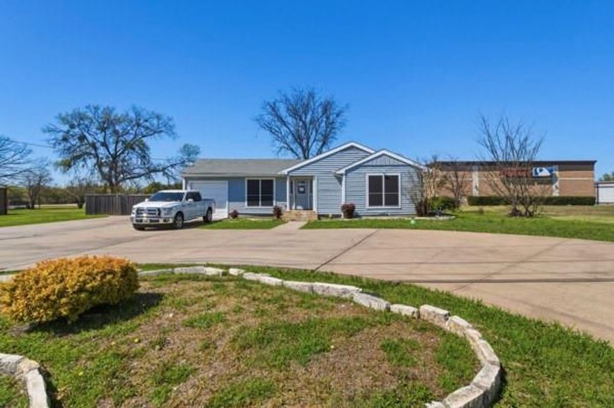 Welcome to your dream home in the heart of Rowlett! Located at 7213 Lakeview Parkway, this beautifully maintained property offers the perfect blend of comfort, convenience, and Texas charm. Just minutes from the lake, you’ll enjoy peaceful surroundings while still being close to shopping, dining, and easy access to major highways for a smooth commute.
Step inside to find a spacious and inviting layout designed for both everyday living and entertaining. The home features generous living areas filled with natural light, a well-appointed kitchen ready for gatherings, and cozy bedrooms that provide the perfect retreat at the end of the day.
Out back, you’ll find a private yard with plenty of space to relax, entertain, or create your own outdoor oasis—ideal for weekend BBQs, pets, or simply enjoying those beautiful Texas sunsets.
Whether you’re a first-time homebuyer, growing family, or looking to settle into a peaceful community near the water, this home checks all the boxes.
Don’t miss your chance to own a piece of Rowlett living schedule your showing today!