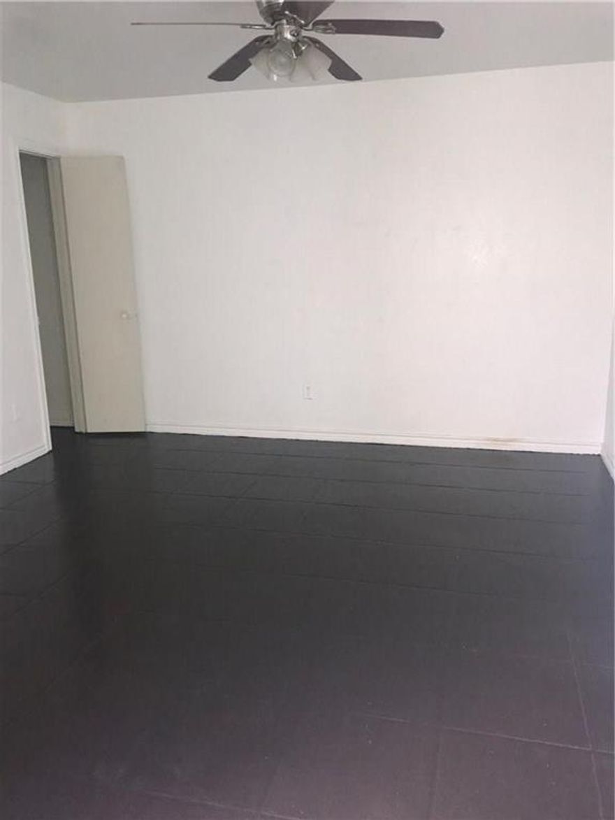 MOVE IN SPECIAL! $200 off 1st months rent if you can move in by Jan. 1. This duplex has 4 bedrooms and 2 full baths.  Convenient location right off 820. Has a nice size fenced back yard.  Housing accepted. Must make 3x rent, no evictions or felonies.