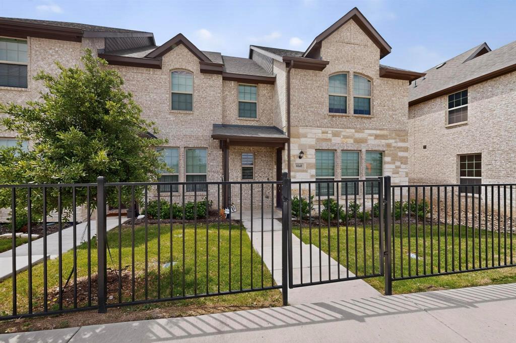 Bursey Road Twnhms - Residential