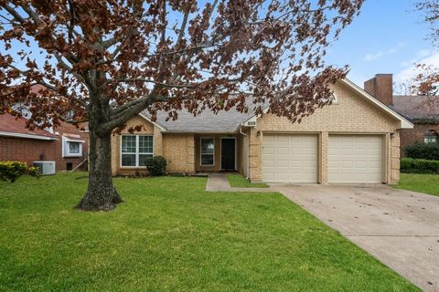 Photo of 835 Collins Boulevard, Cedar Hill, TX 75104 (MLS # 21101417) Photo of 835 Collins Boulevard, Cedar Hill, TX 75104 (MLS # 21101417)