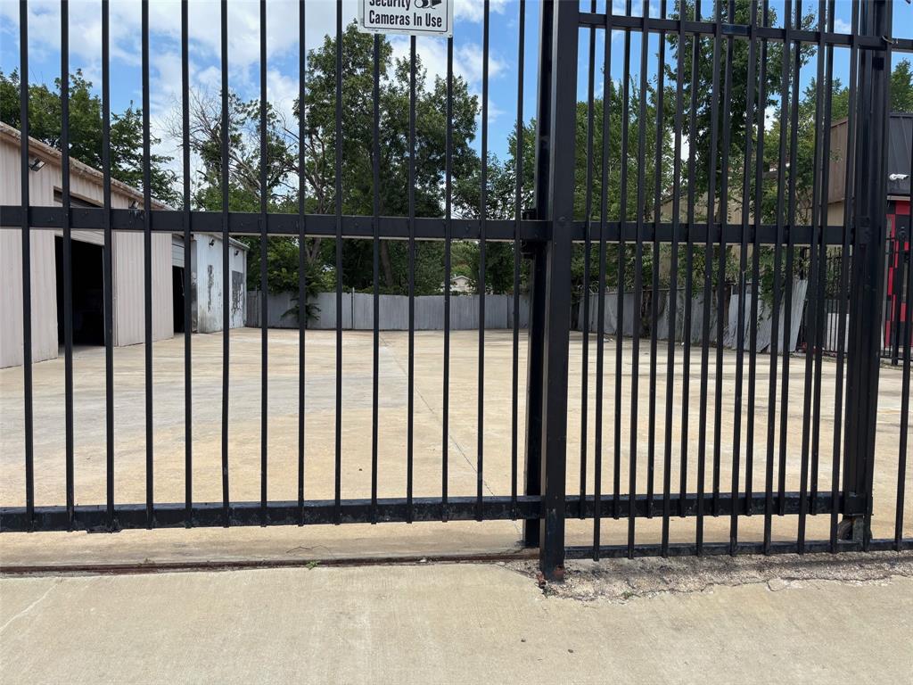 Tiptons 03 - Commercial Sale