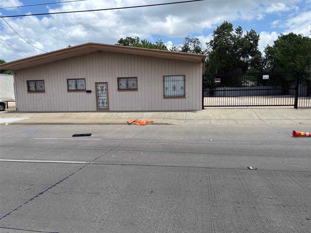 Tiptons 03 - Commercial Sale