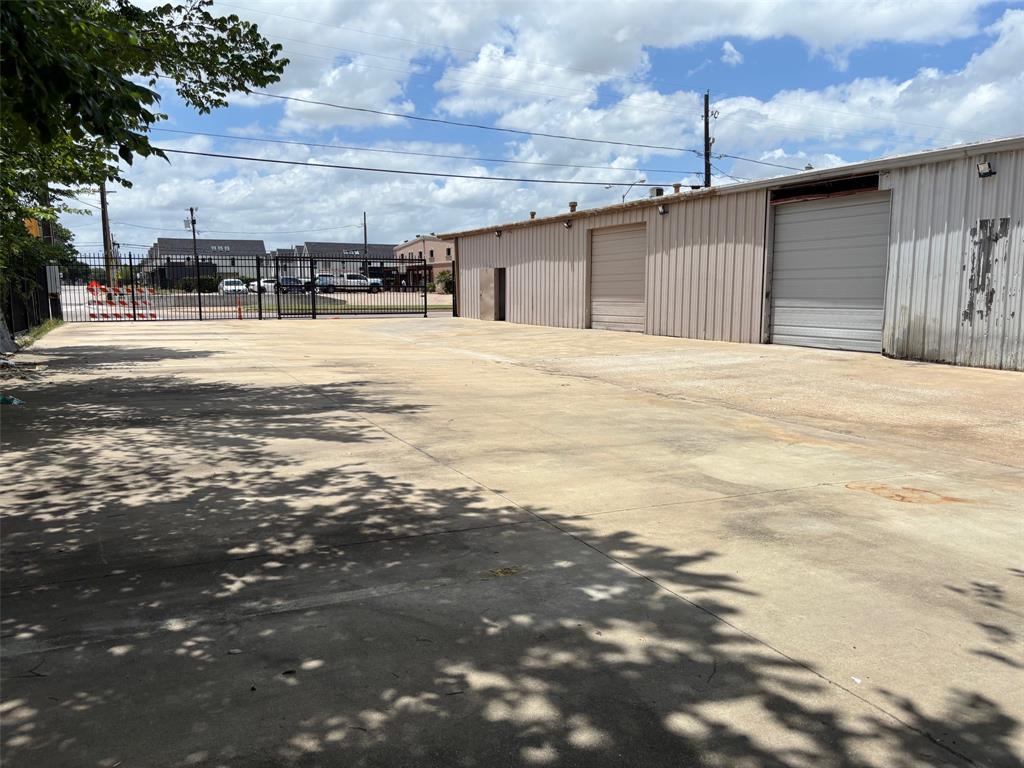 Tiptons 03 - Commercial Sale