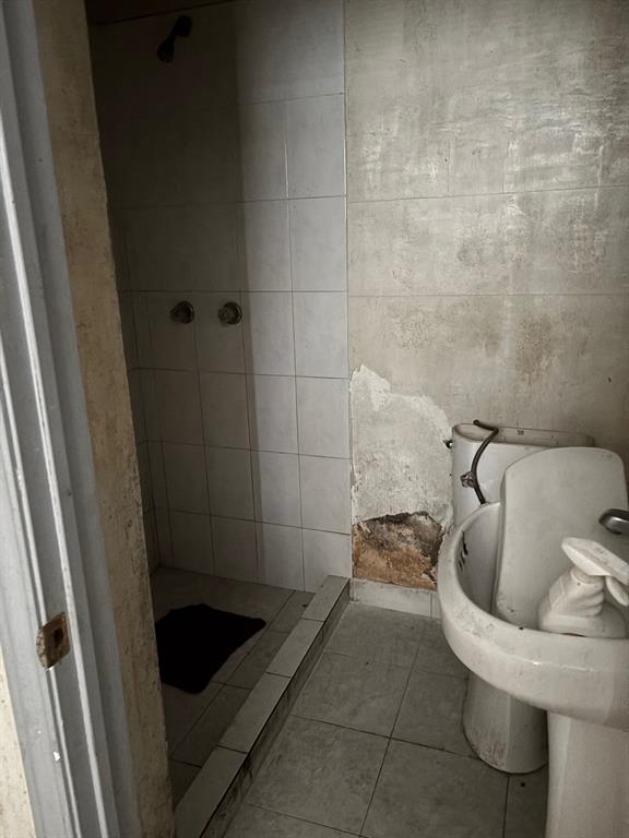 Tiptons 03 - Commercial Sale