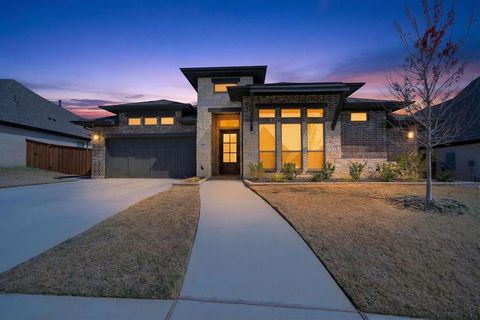 Photo of 10416 Gray Hills Drive, Fort Worth, TX 76126 (MLS # 21192541)
