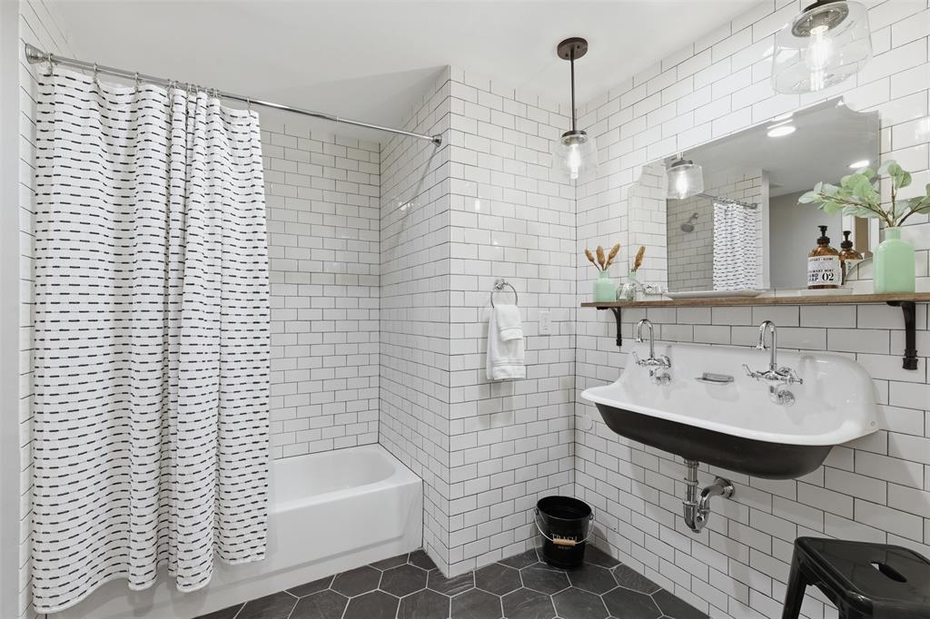 Mckinney Condo 1999 - Residential