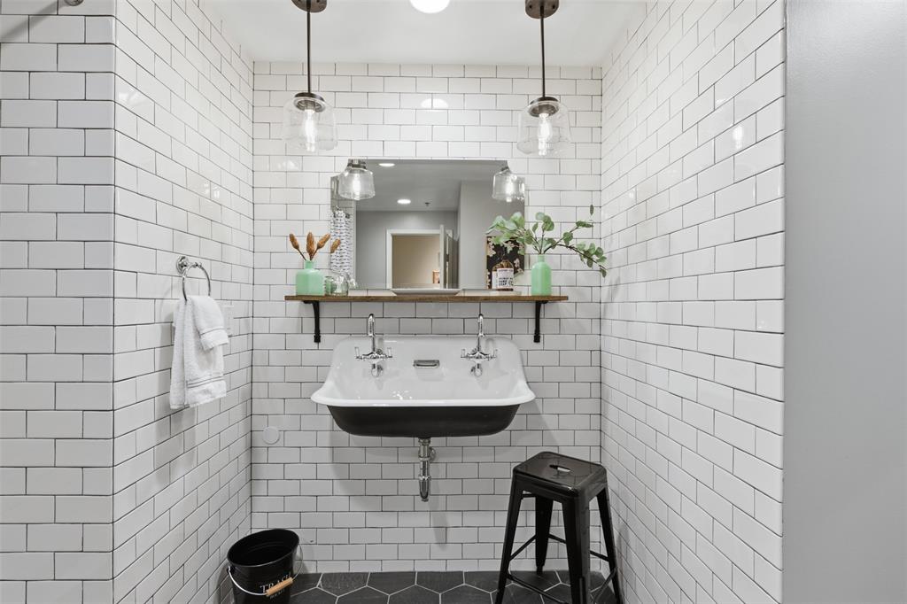 Mckinney Condo 1999 - Residential