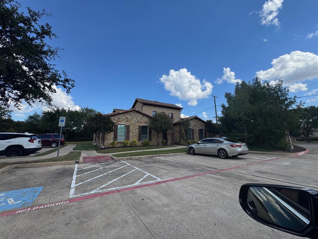 207 E Debbie Lane