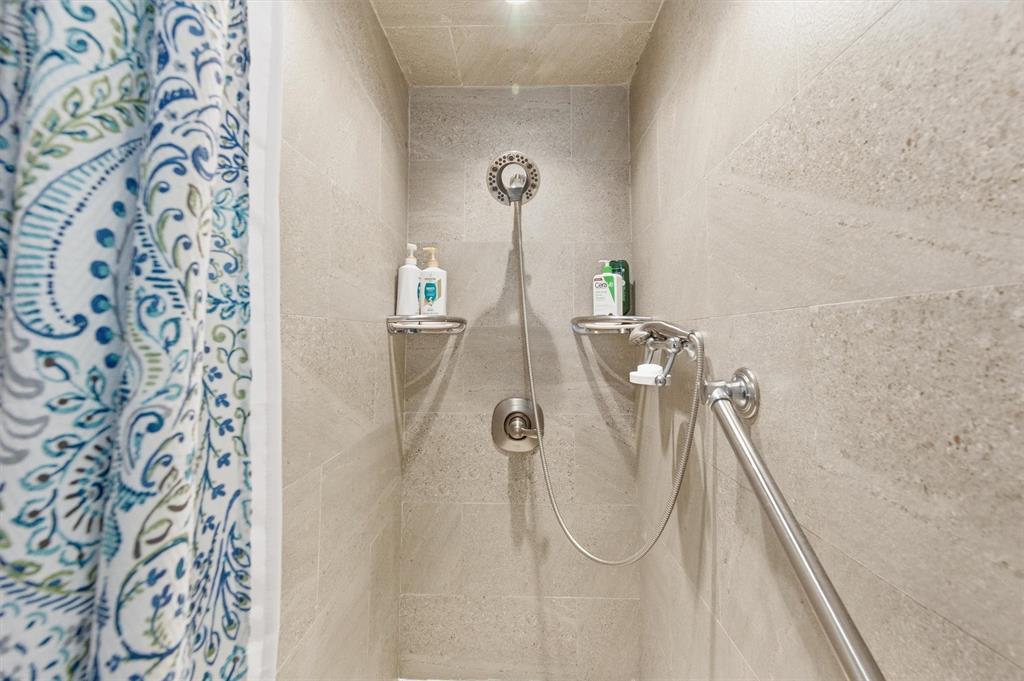 Collins L M & C C 1st Add - Residential