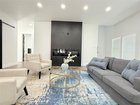 Tiny photo for 4602 Sycamore Street, Dallas, TX 75204 (MLS # 21053077)