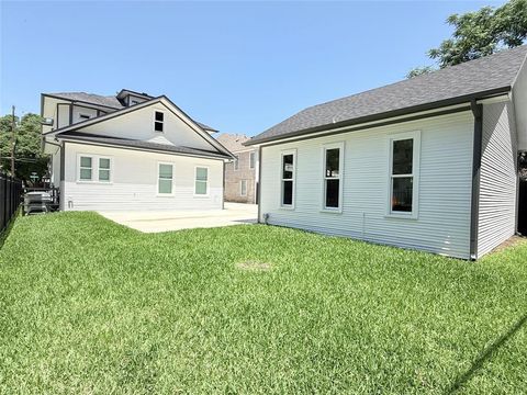 Tiny photo for 4602 Sycamore Street, Dallas, TX 75204 (MLS # 21053077)