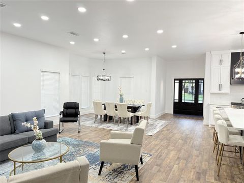 Tiny photo for 4602 Sycamore Street, Dallas, TX 75204 (MLS # 21053077)