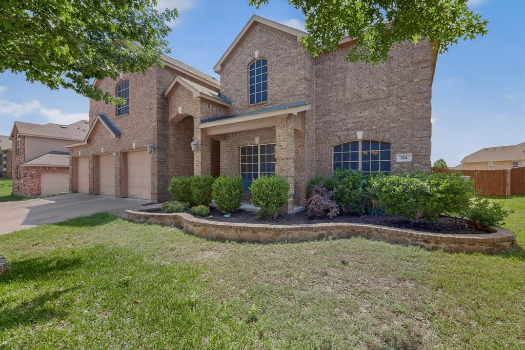914 Hidden Lakes Drive