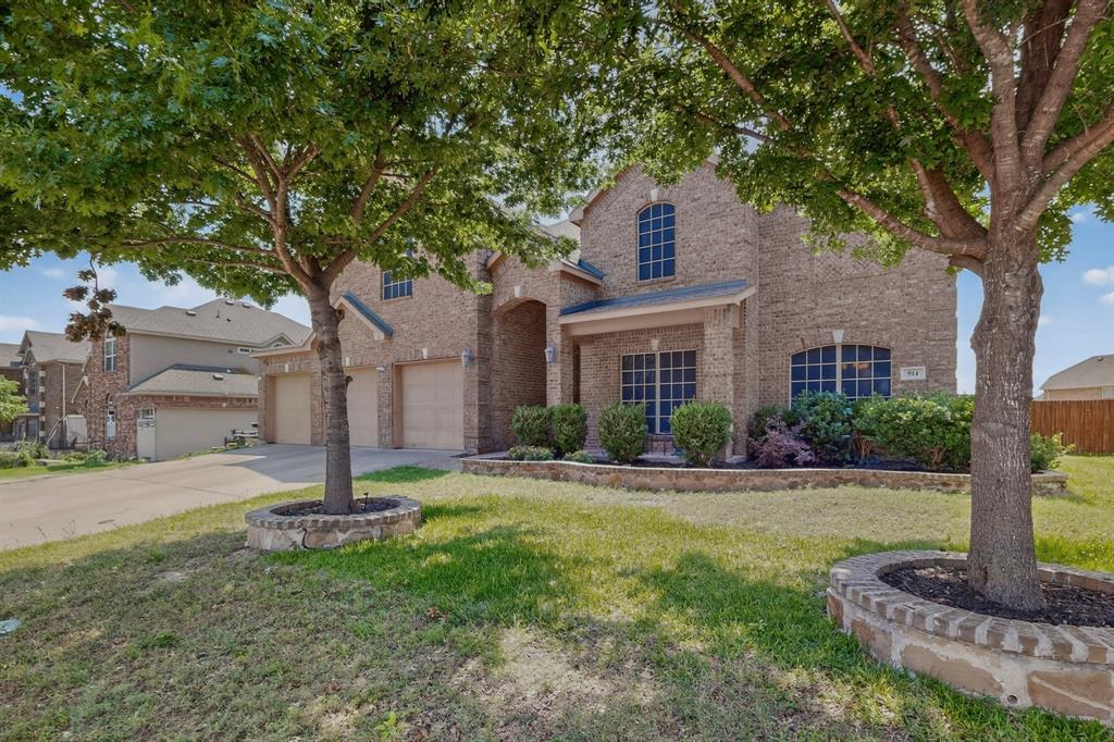 914 Hidden Lakes Drive