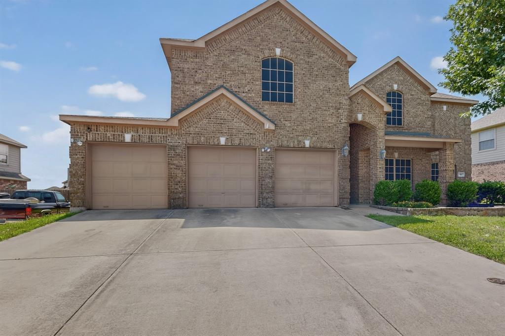 914 Hidden Lakes Drive