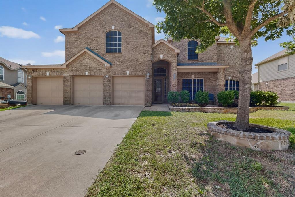 914 Hidden Lakes Drive
