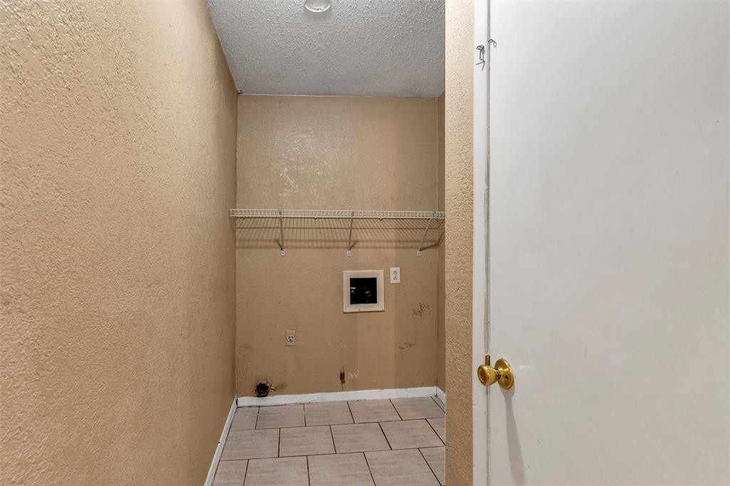 Watauga, Texas 76148, United States, 5 Bedrooms Bedrooms, ,2 BathroomsBathrooms,Residential,Pending,99333