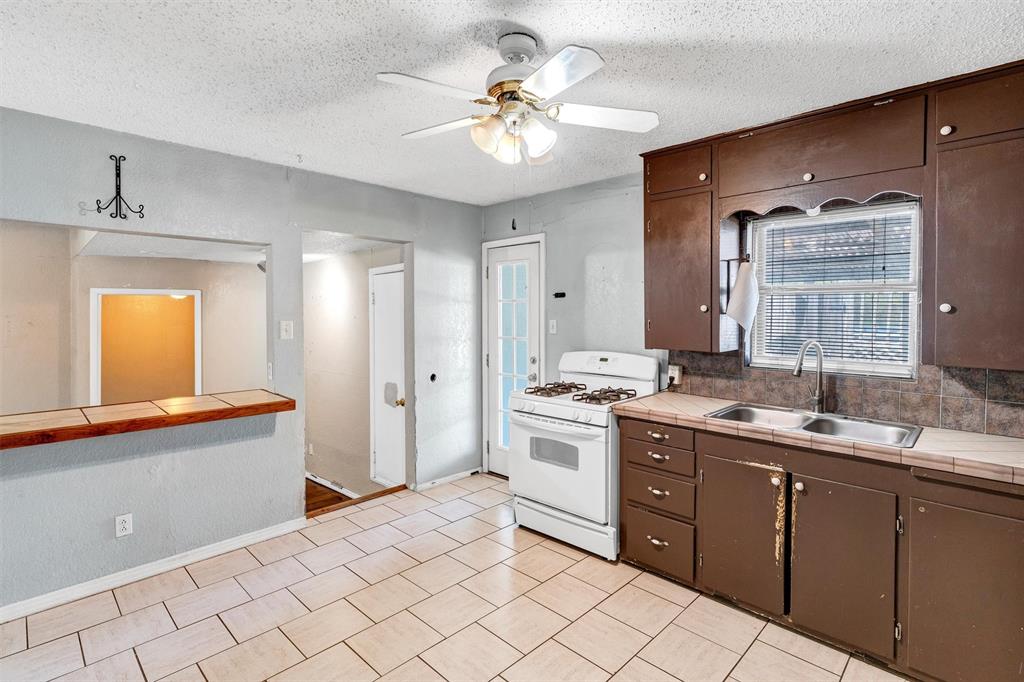 Watauga, Texas 76148, United States, 5 Bedrooms Bedrooms, ,2 BathroomsBathrooms,Residential,Pending,99333