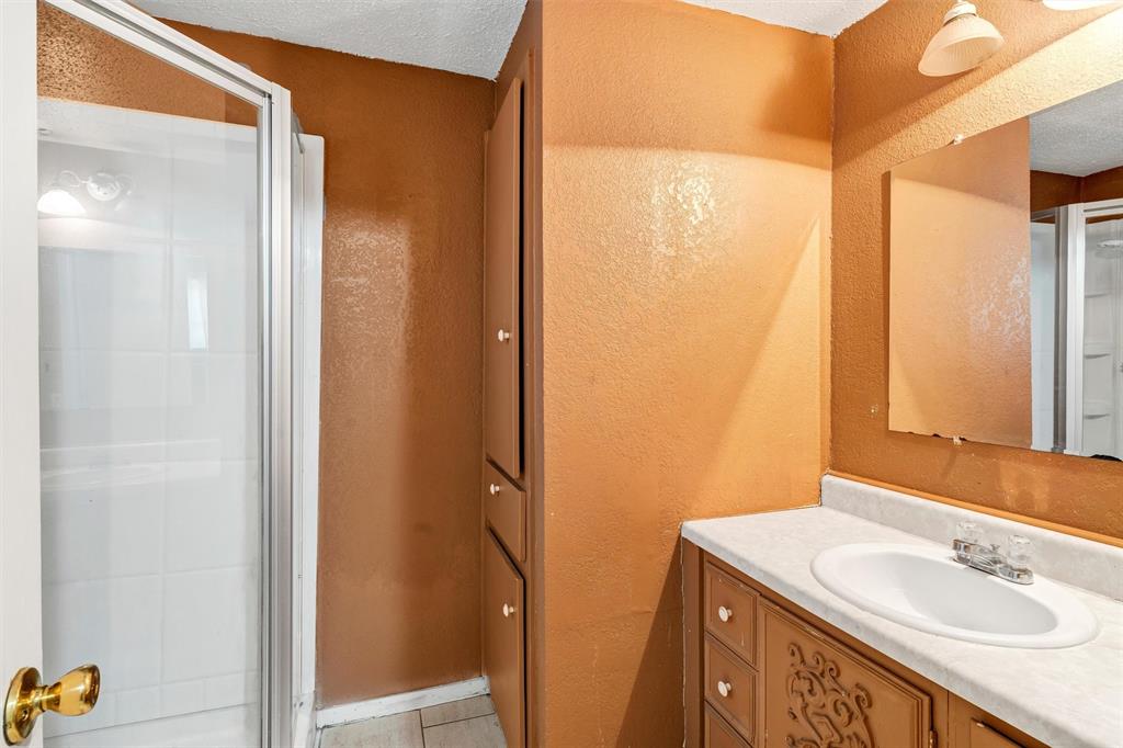 Watauga, Texas 76148, United States, 5 Bedrooms Bedrooms, ,2 BathroomsBathrooms,Residential,Pending,99333